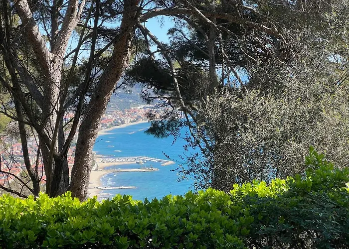 Semesterbostad Torre Alpicella Home, A Scenic Escape! *